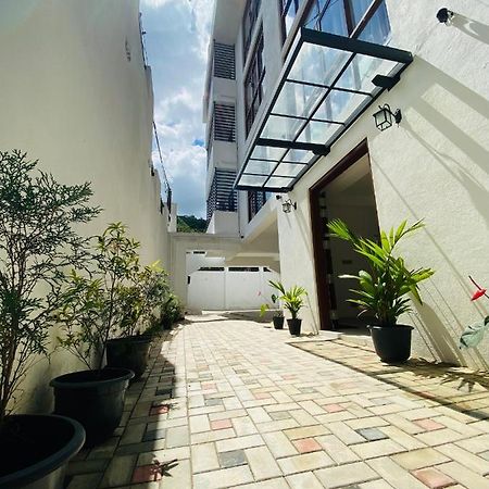 Aurelia Inn Kandy Bagian luar foto