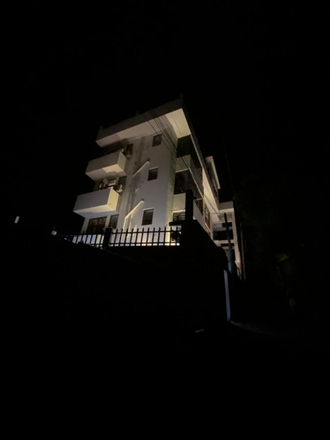 Aurelia Inn Kandy Bagian luar foto