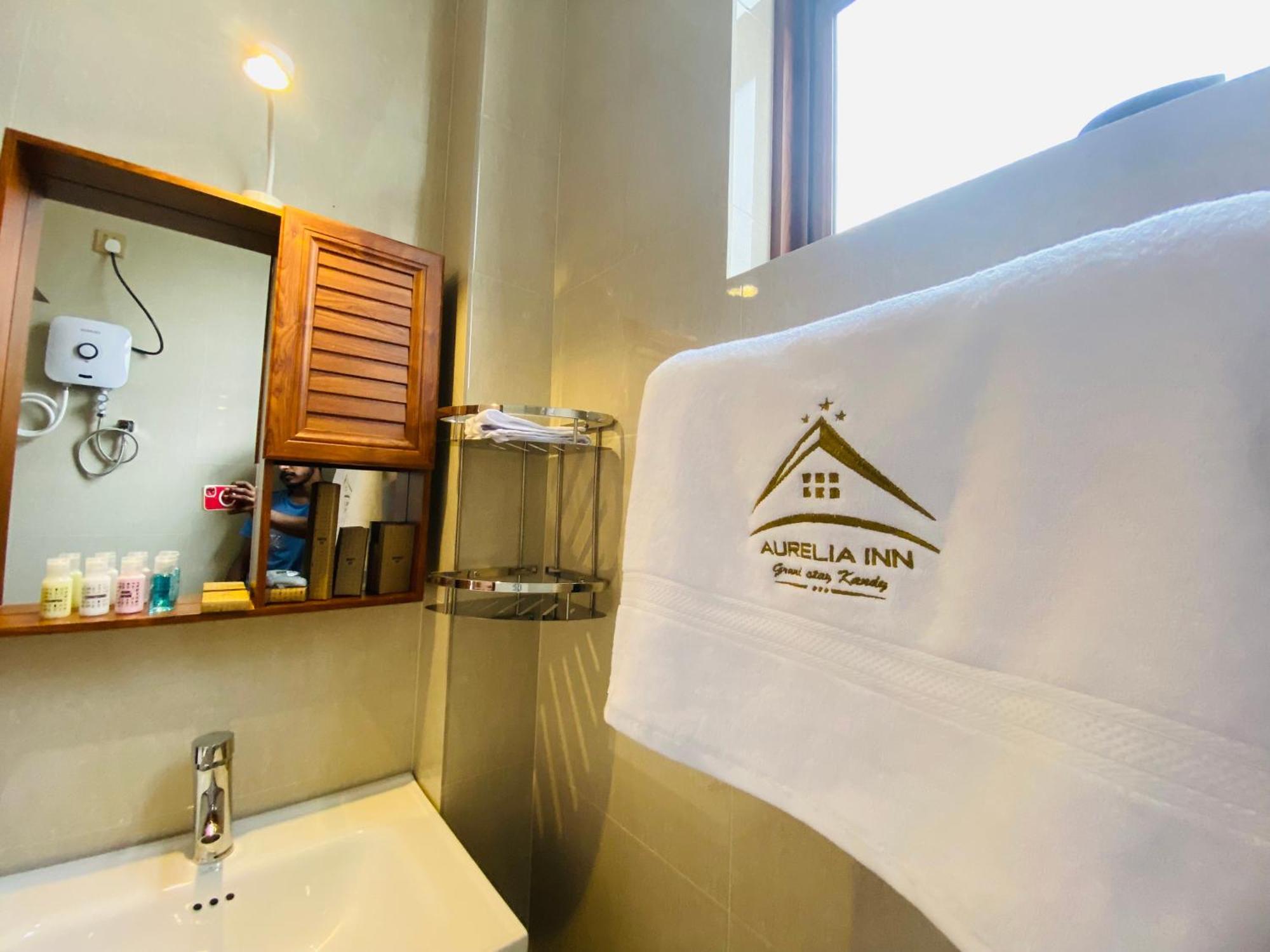 Aurelia Inn Kandy Bagian luar foto